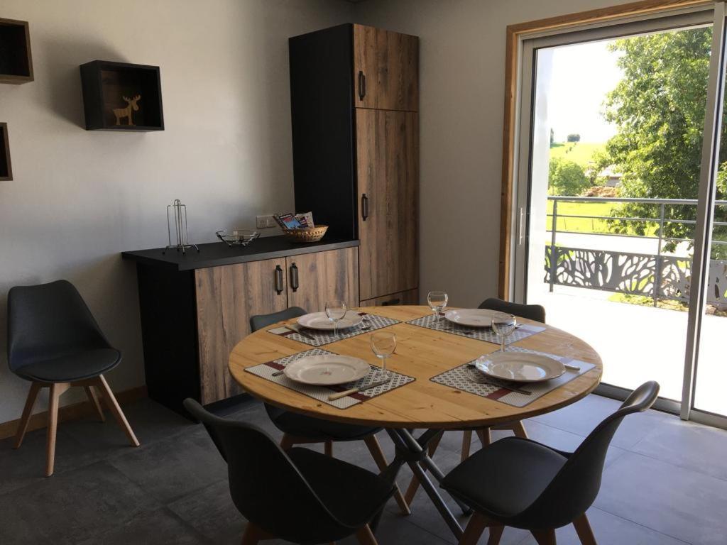 Les Piroulards Apartamento Dompierre-les-Tilleuls Exterior foto
